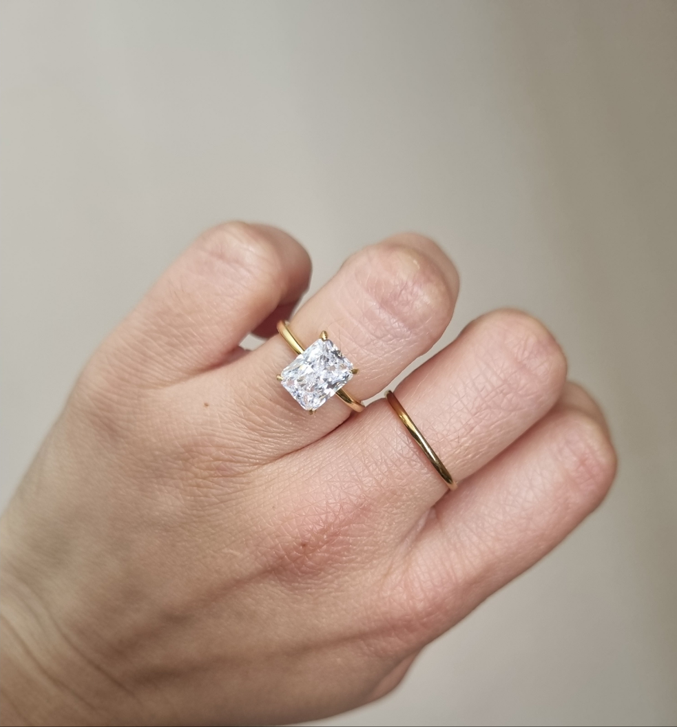 Sterling silver, 18k plated, 2Karat Cubic Zirconia Emerald cut ring π