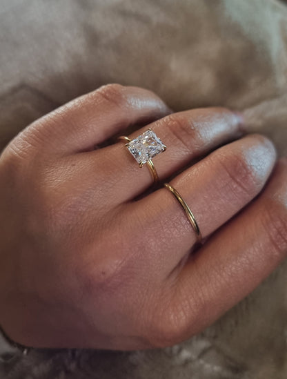 Sterling silver, 18k plated, 2Karat Cubic Zirconia Emerald cut ring 💍